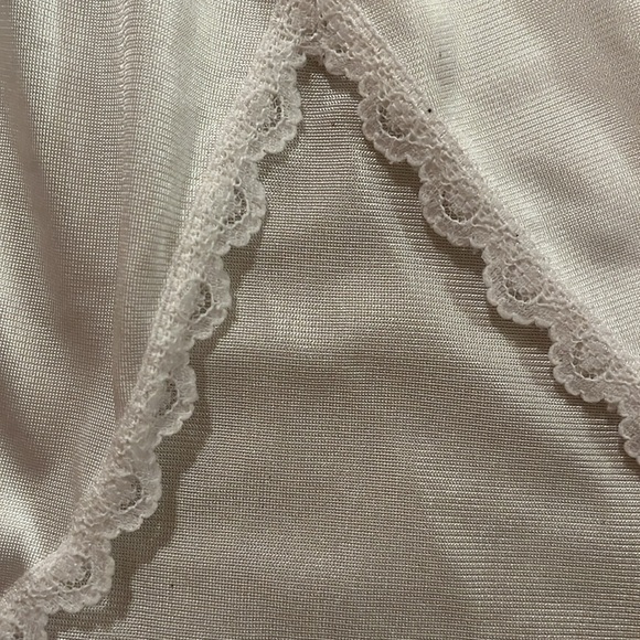 Warner’s perfect measure half slip size small - Picture 2 of 4